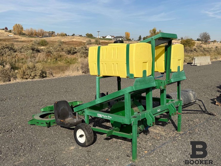 rain-flo-model-1200-2-row-vegetable-transplanter-image-7