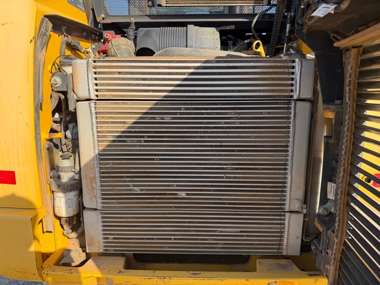 #4093-•-2023-new-holland-c334-tracked-skid-steer-image-31