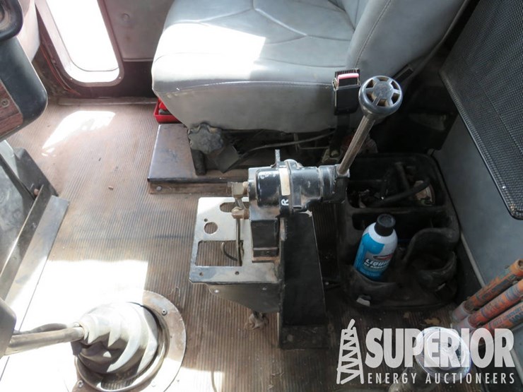 2000-freightliner-fld-long-conventional-t/a-winch-tractor-image-10