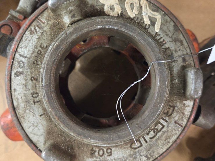 #70-•-rigid-pipe-threader-image-1