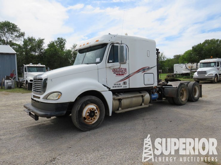 2007-freightliner-columbia-t/a-winch/vac-truck-w/60"-sleeper-cab-image-2