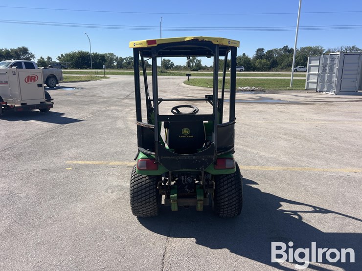 john-deere-x700-lawn-tractor-image-6
