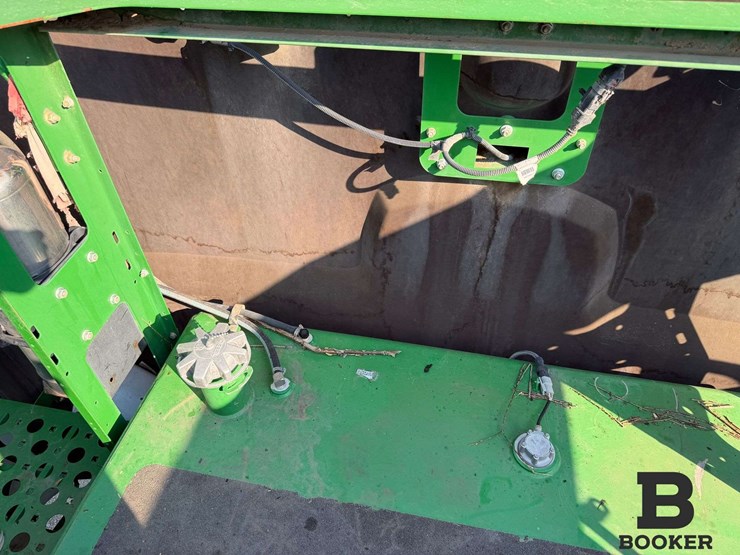 2012-john-deere-s670-combine-image-129