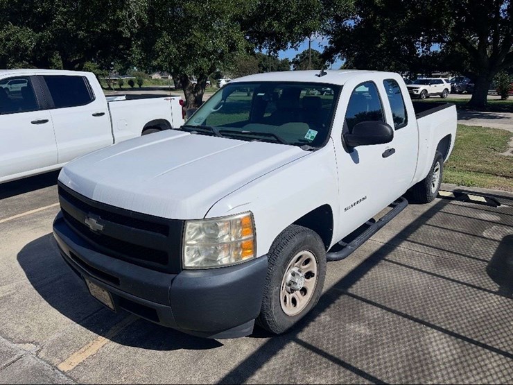2009-chevrolet-1500-extended-cab-pickup,-tommy-lift,-77k-actual-miles-image-1