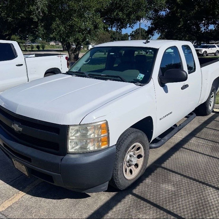 2009 Chevrolet 1500 Extended Cab Pickup, Tommy Lift, 77k Actual Miles