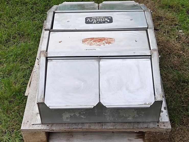 smidley-hog-bar-hog-waterer-image-2