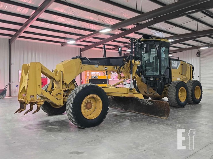 2009-caterpillar-120m-image-1