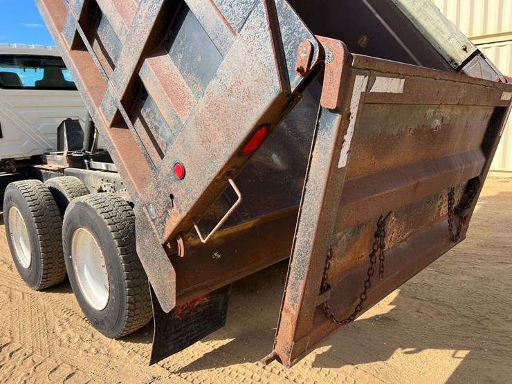 2007-international-7400-tandem-axle-dump-truck-(181,761-miles)-image-46