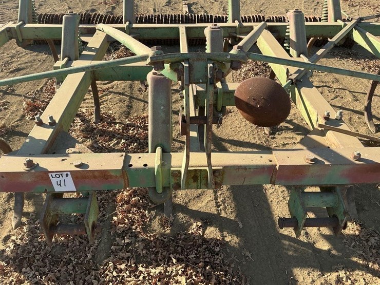 john-deere-1600-17'-3-pt-vibra-shank-chisel-image-7