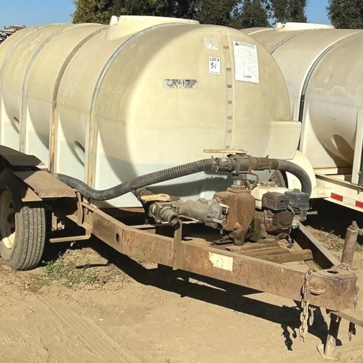 JOHNSON 1000g Poly Tank Mixing Trailer