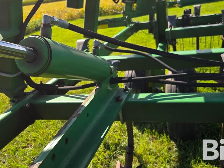 2011-john-deere-2210-field-cultivator-image-15