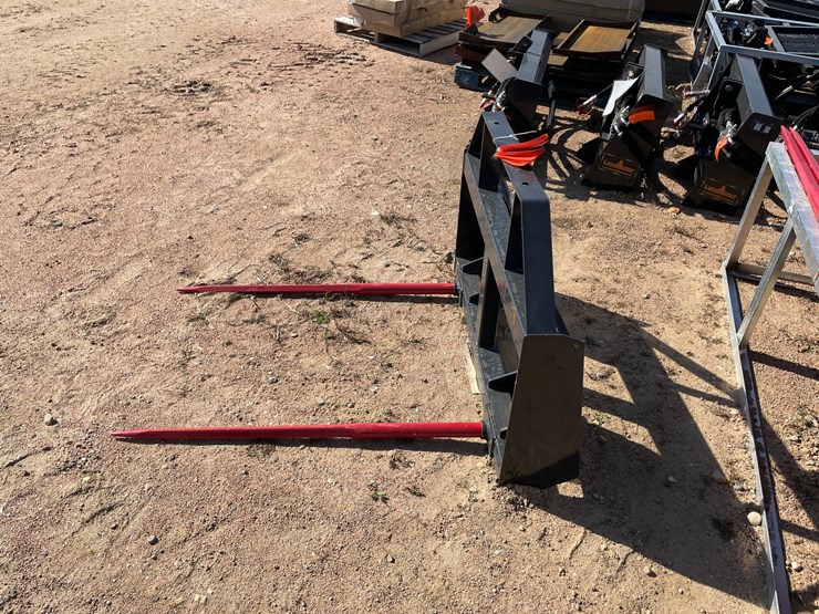 #4107-•-landhonor-bale-spear-frame-attachment-image-2