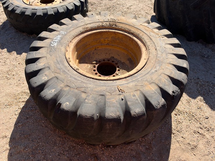 #41435-•-heavy-equipment-tire-image-1