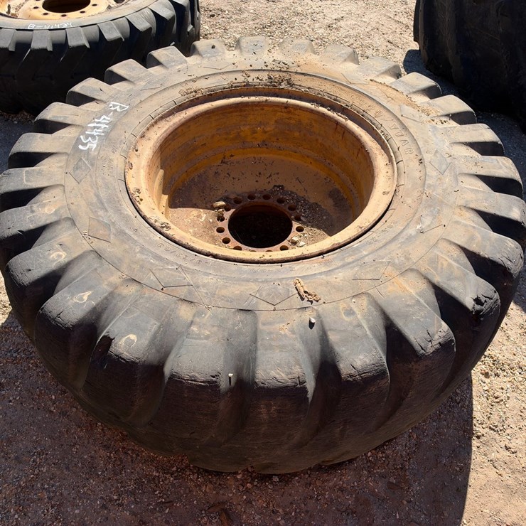 #41435 • HEAVY EQUIPMENT TIRE