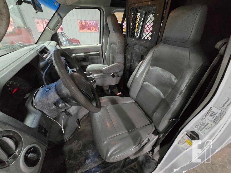2013-ford-e250-image-9