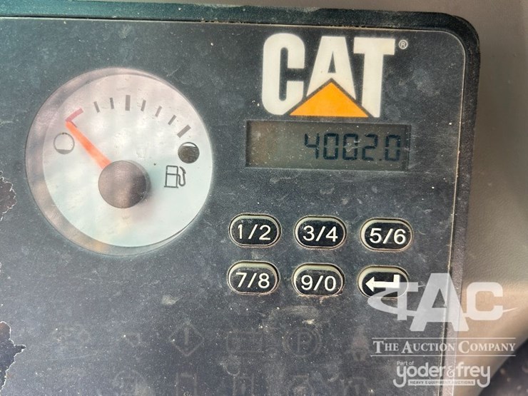 2017-caterpillar-259d-image-12