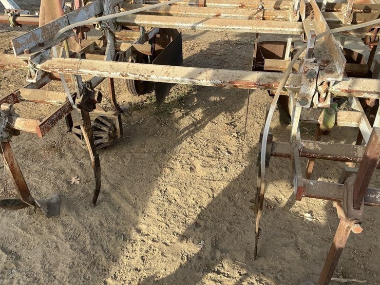 custom-3-pt-3-row-60"-cultivator-image-9