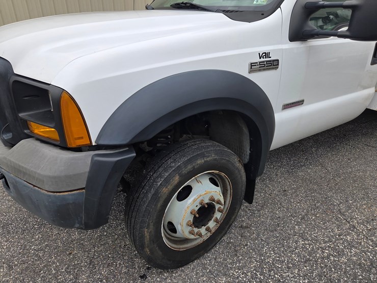 #4-•-2005-f-550-ford-small-bucket-truck-/-vin:-1fdaf56p16eb42272-/-75,475-miles-image-6