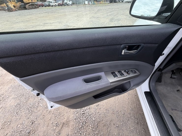 2009-toyota-prius-hybrid-sedan-image-29