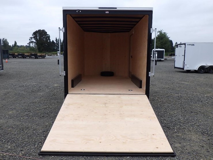2027-royal-lcht35-7.516v-86-t/a-enclosed-trailer-image-15