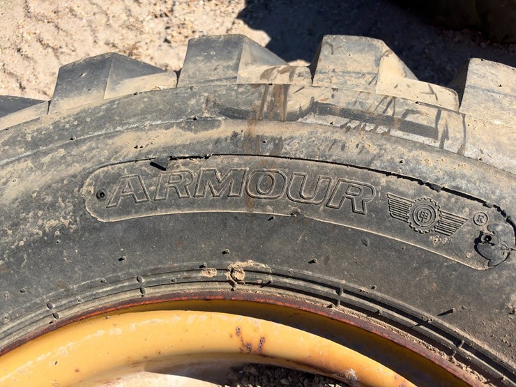 #41434-•-heavy-equipment-tire-image-3
