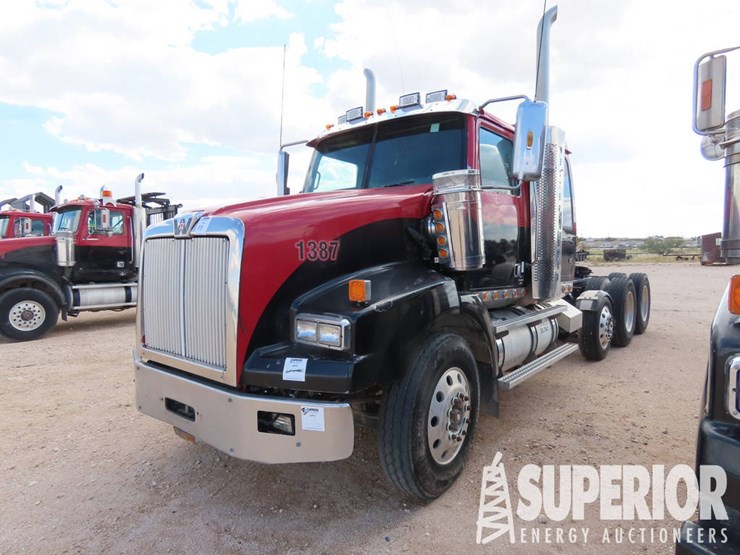 2009-western-star-4900-t/a-truck-tractor-w/pusher-axle-sleeper-image-1
