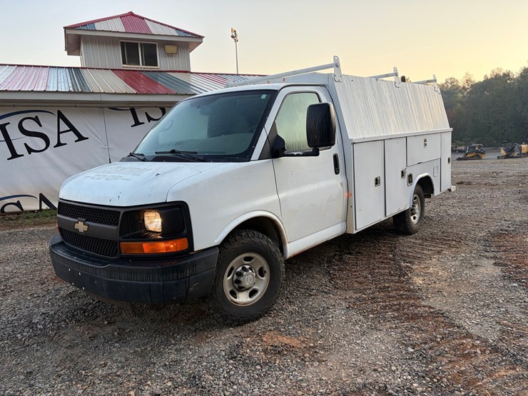 #4554-•-2015-chevrolet-express-work-van-image-1