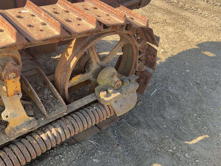 caterpillar-thirty-image-11
