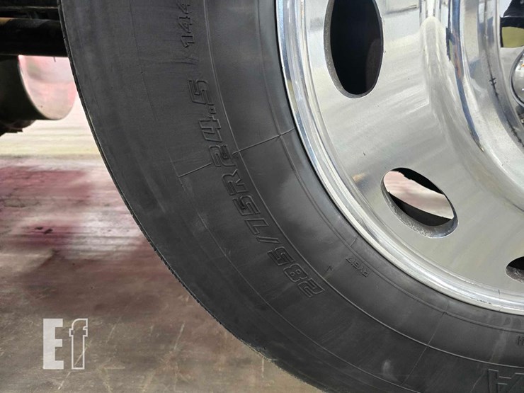 2016-kenworth-t800-image-37