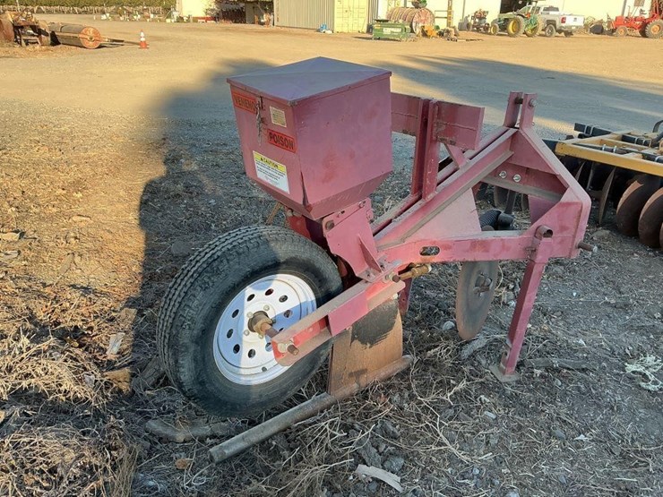 elston-3-pt-single-row-gopher-baiter-image-3