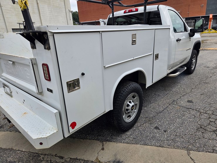 #5-•-2020-chevrolet-2500-service-truck-/-vin:-1gb0wle7xlf295314-/-74,095-miles-image-15