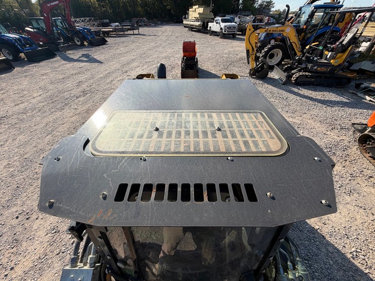 #4093-•-2023-new-holland-c334-tracked-skid-steer-image-43