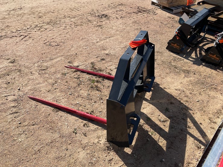 #4107-•-landhonor-bale-spear-frame-attachment-image-4