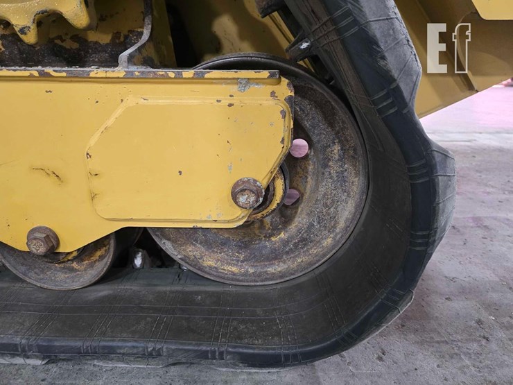2021-caterpillar-299d3-image-29