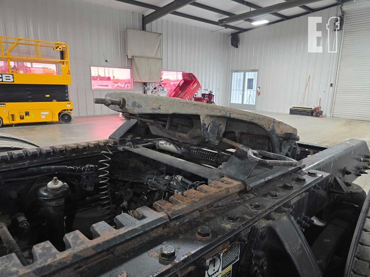2015-kenworth-t680-image-18