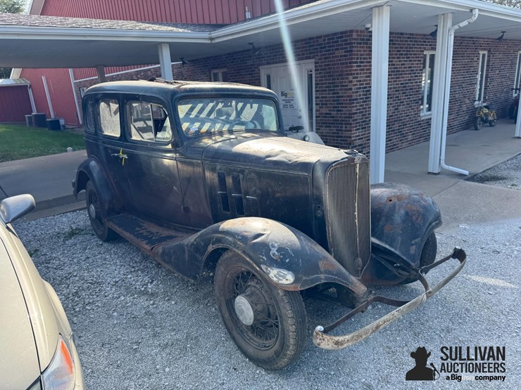 run-#16---1933-chevrolet-4-door-sedan-image-3