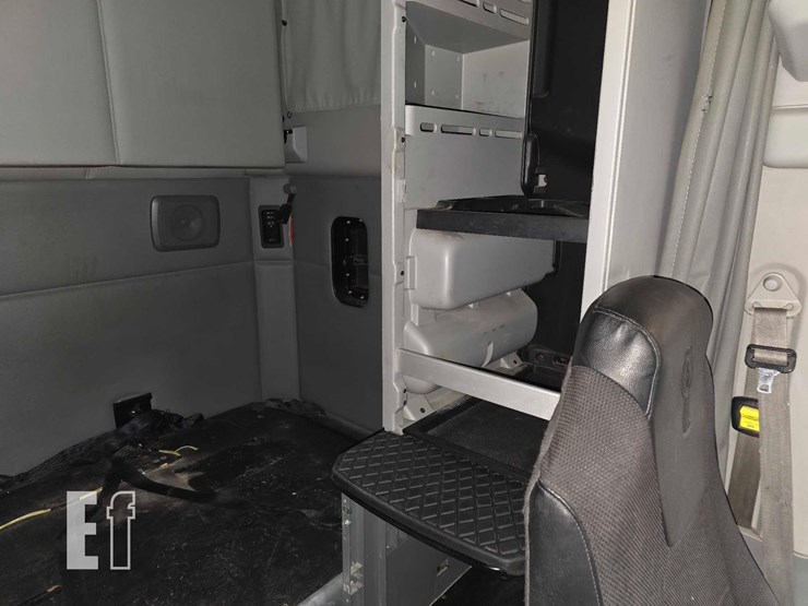 2020-kenworth-t680-image-17