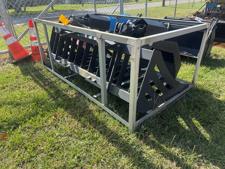 new-72"-skid-steer-rock-grapple-bucket-image-3