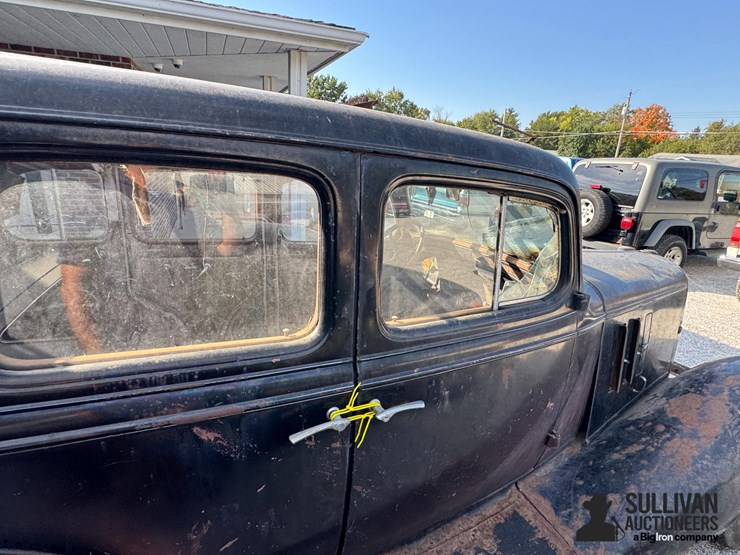 run-#16---1933-chevrolet-4-door-sedan-image-17