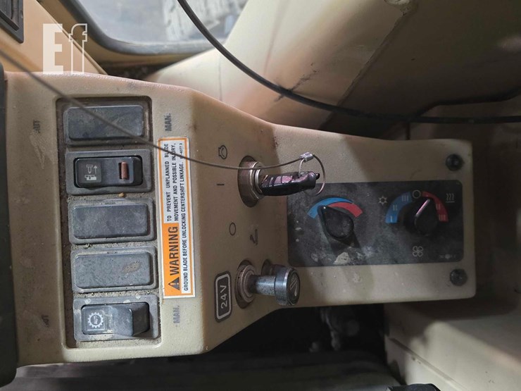 2001-caterpillar-140h-image-21
