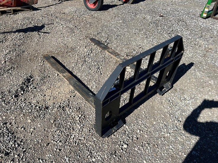 jct-60”-skid-steer-pallet-forks-image-2