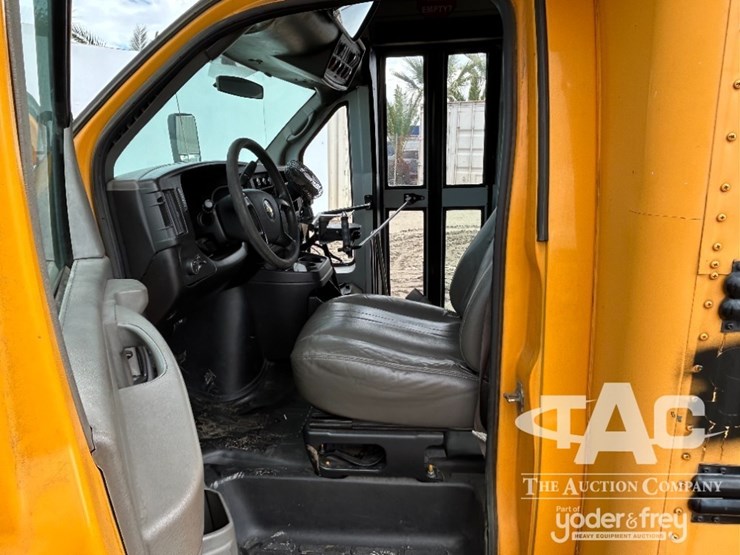 2010-chevrolet-express-3500-image-13