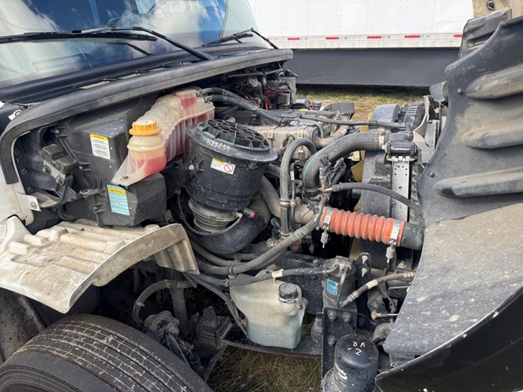 2023-freightliner-m2-medium-duty-flatbed-rollback-detroit-dd8-diesel---199,523-miles-showing-image-10