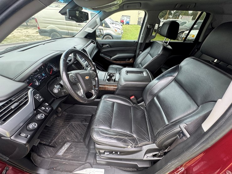2020-chevrolet-tahoe-lt-suv---4wd-(2-tone-gray/red-paint)---5.3l-v8---128,688-miles-showing-image-5