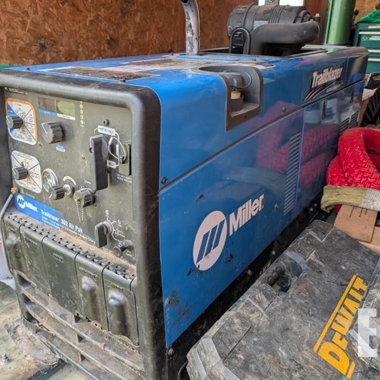 MILLER 302 TRAILBLAZER AIRPAC 1026
