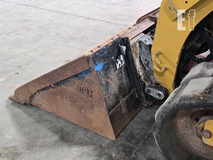 2021-caterpillar-299d3-image-12