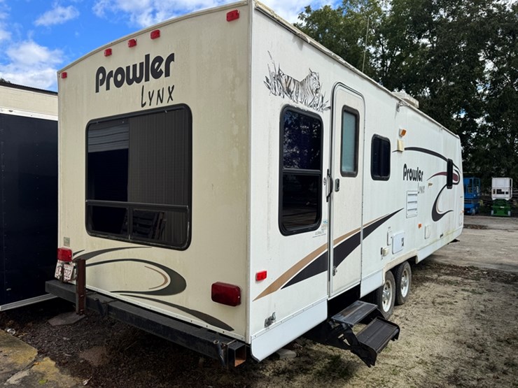 2004-prowler-lynx-28'-tag-along-travel-trailer-(salvage-title)---1ec2y302744000168-image-3