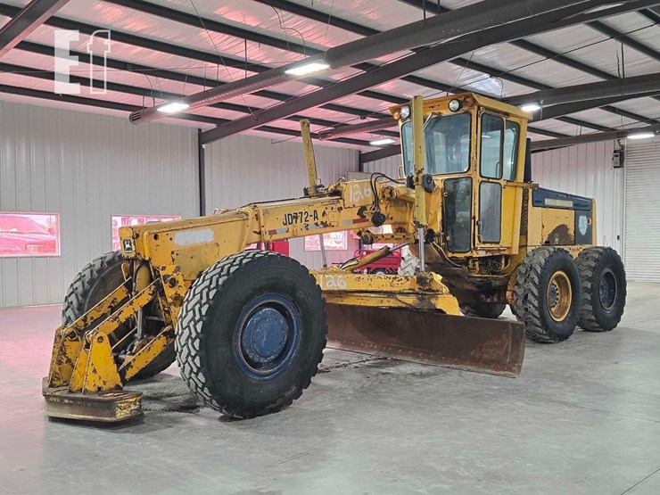 1979-deere-772a-image-1