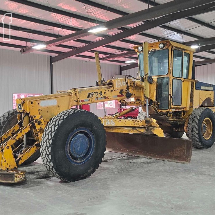 1979 DEERE 772A