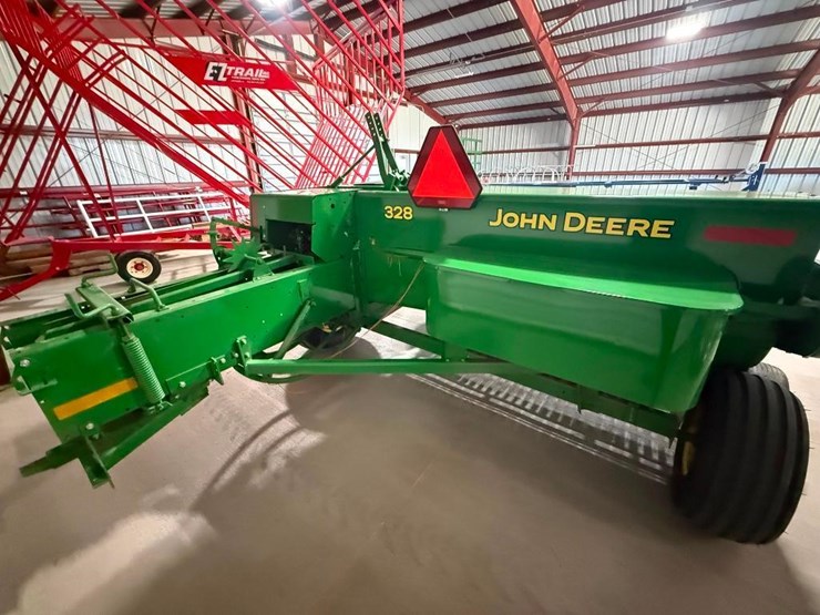 2019-john-deere-328-square-baler-image-1